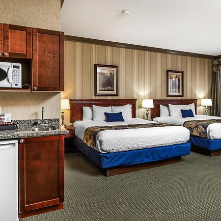 Redwood Inn & Suites Clairmont Экстерьер фото