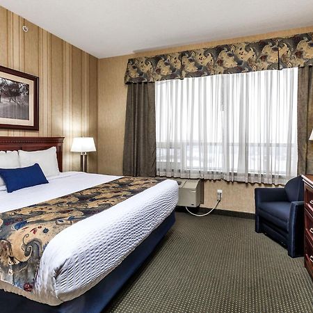 Redwood Inn & Suites Clairmont Экстерьер фото