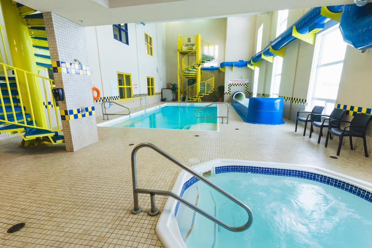 Redwood Inn & Suites Clairmont Экстерьер фото