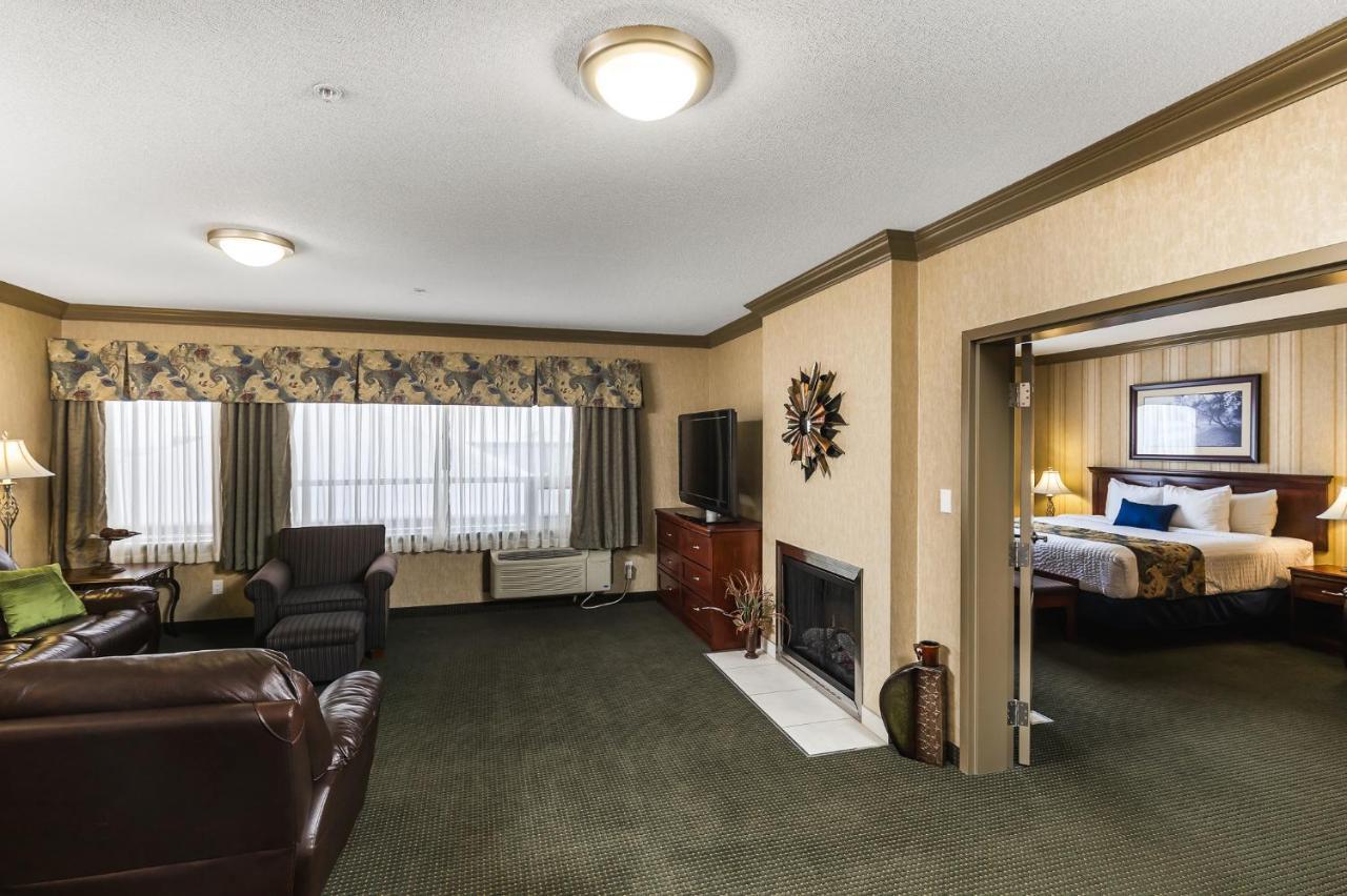 Redwood Inn & Suites Clairmont Экстерьер фото