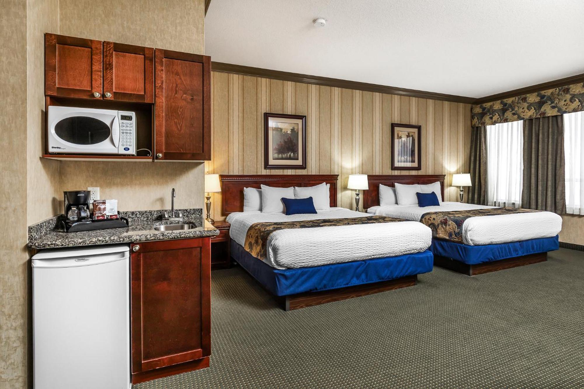 Redwood Inn & Suites Clairmont Экстерьер фото