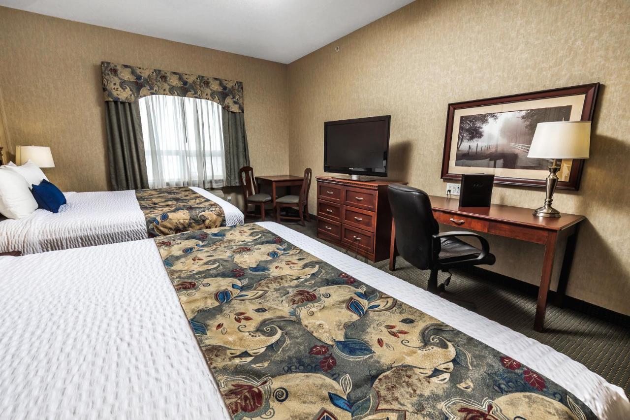 Redwood Inn & Suites Clairmont Экстерьер фото