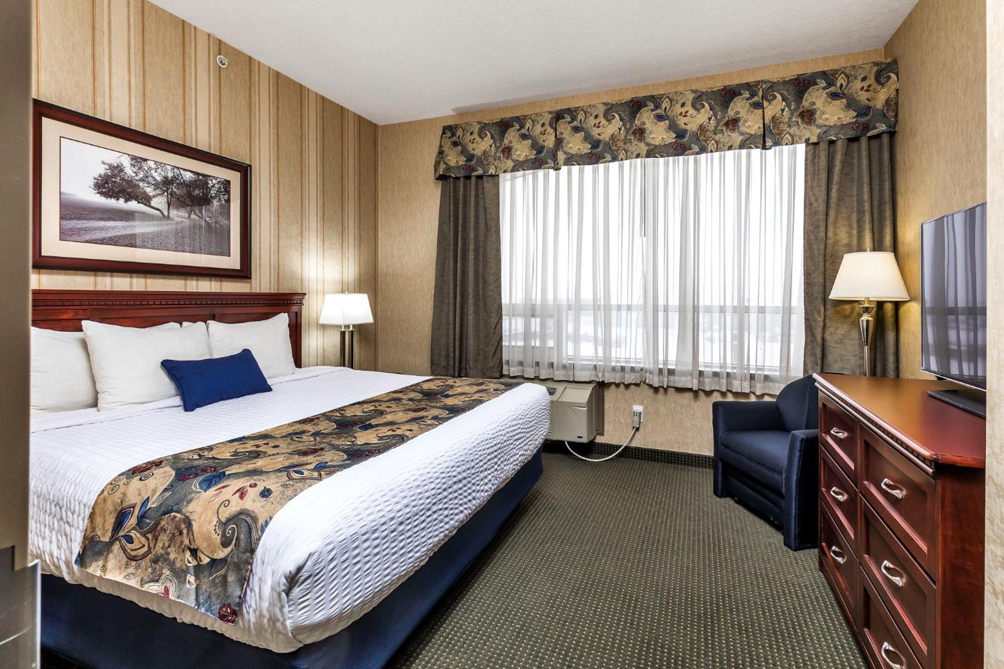 Redwood Inn & Suites Clairmont Экстерьер фото