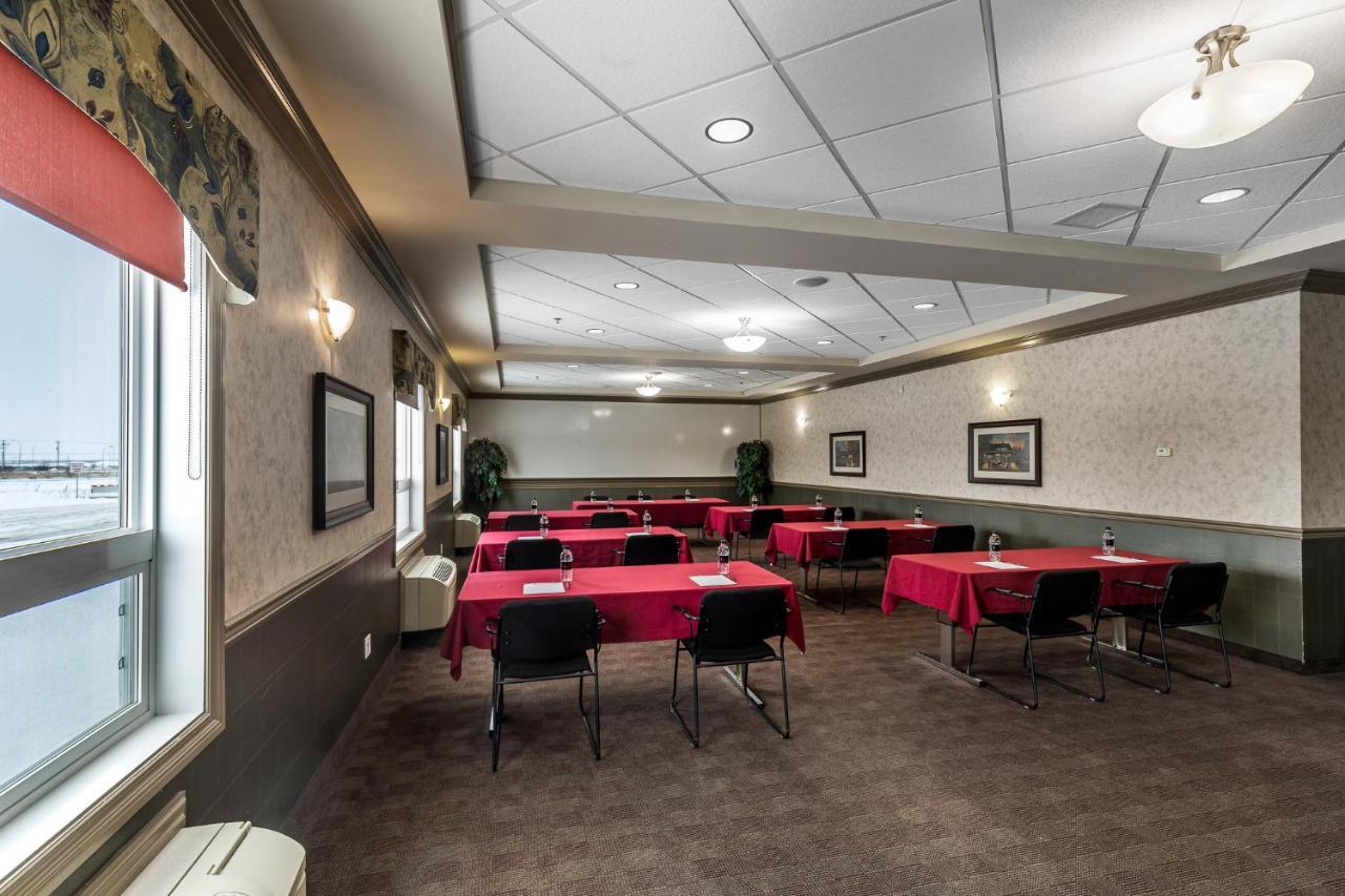 Redwood Inn & Suites Clairmont Экстерьер фото
