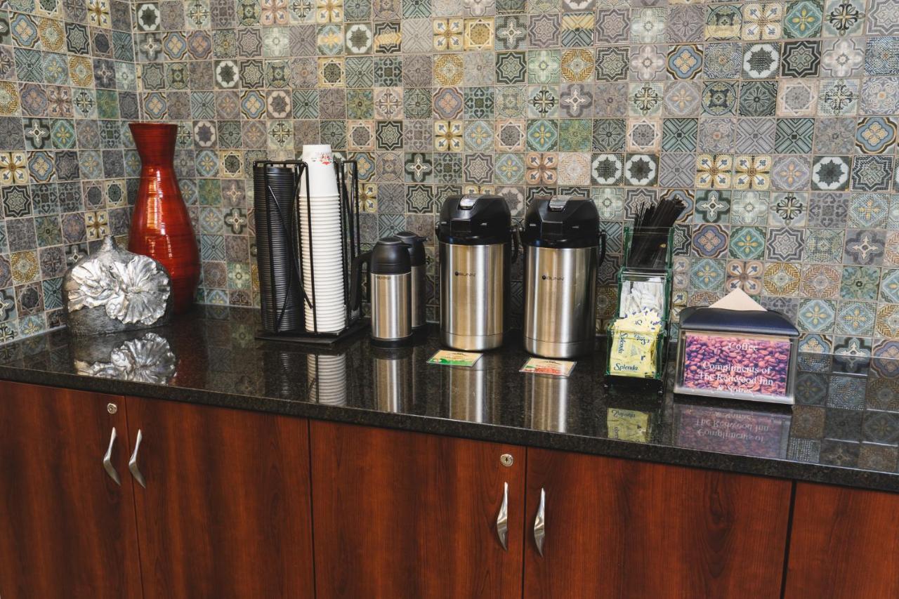 Redwood Inn & Suites Clairmont Экстерьер фото