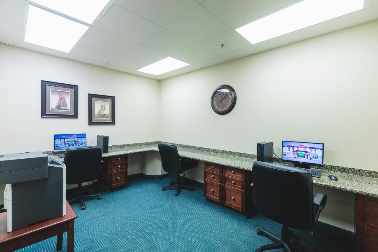 Redwood Inn & Suites Clairmont Экстерьер фото