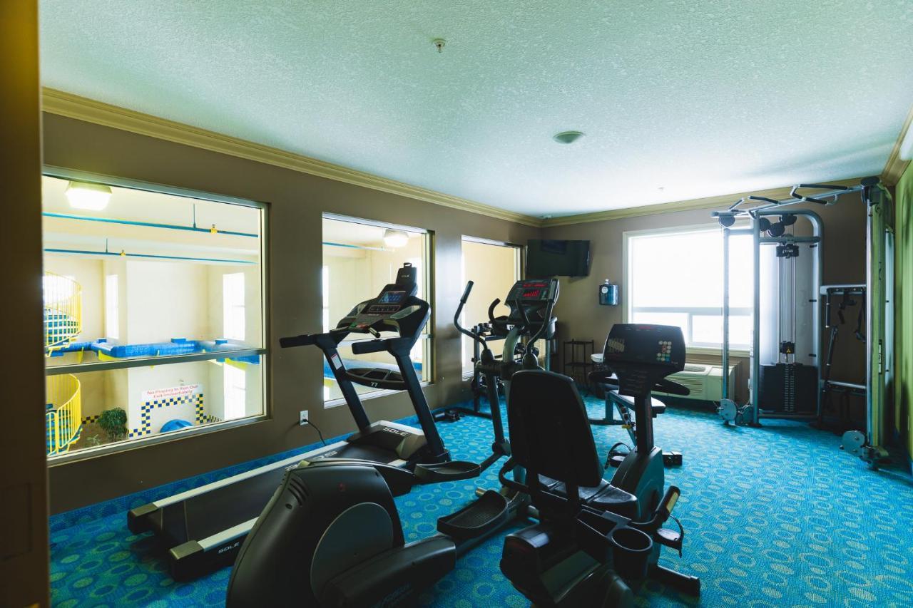 Redwood Inn & Suites Clairmont Экстерьер фото
