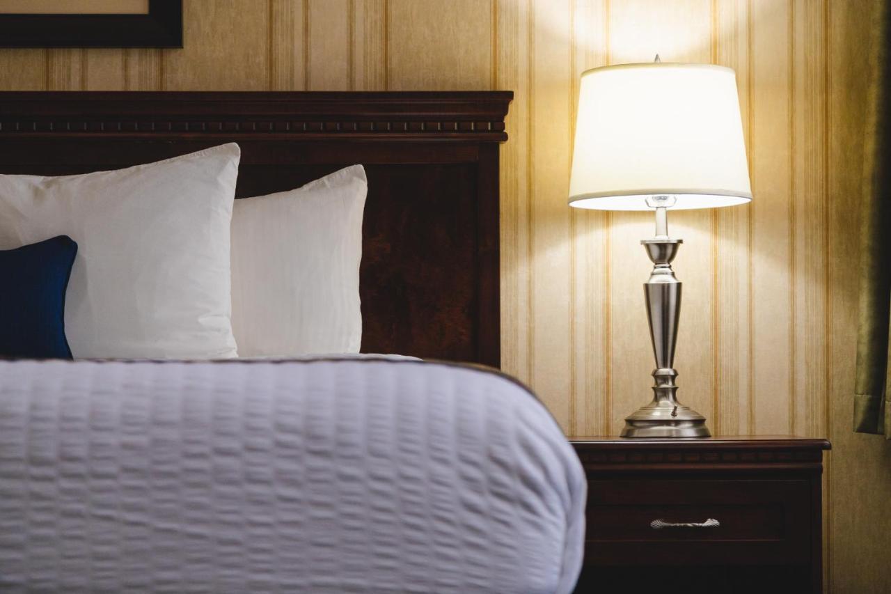 Redwood Inn & Suites Clairmont Экстерьер фото