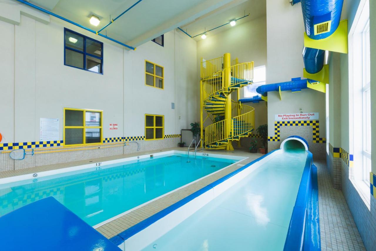 Redwood Inn & Suites Clairmont Экстерьер фото