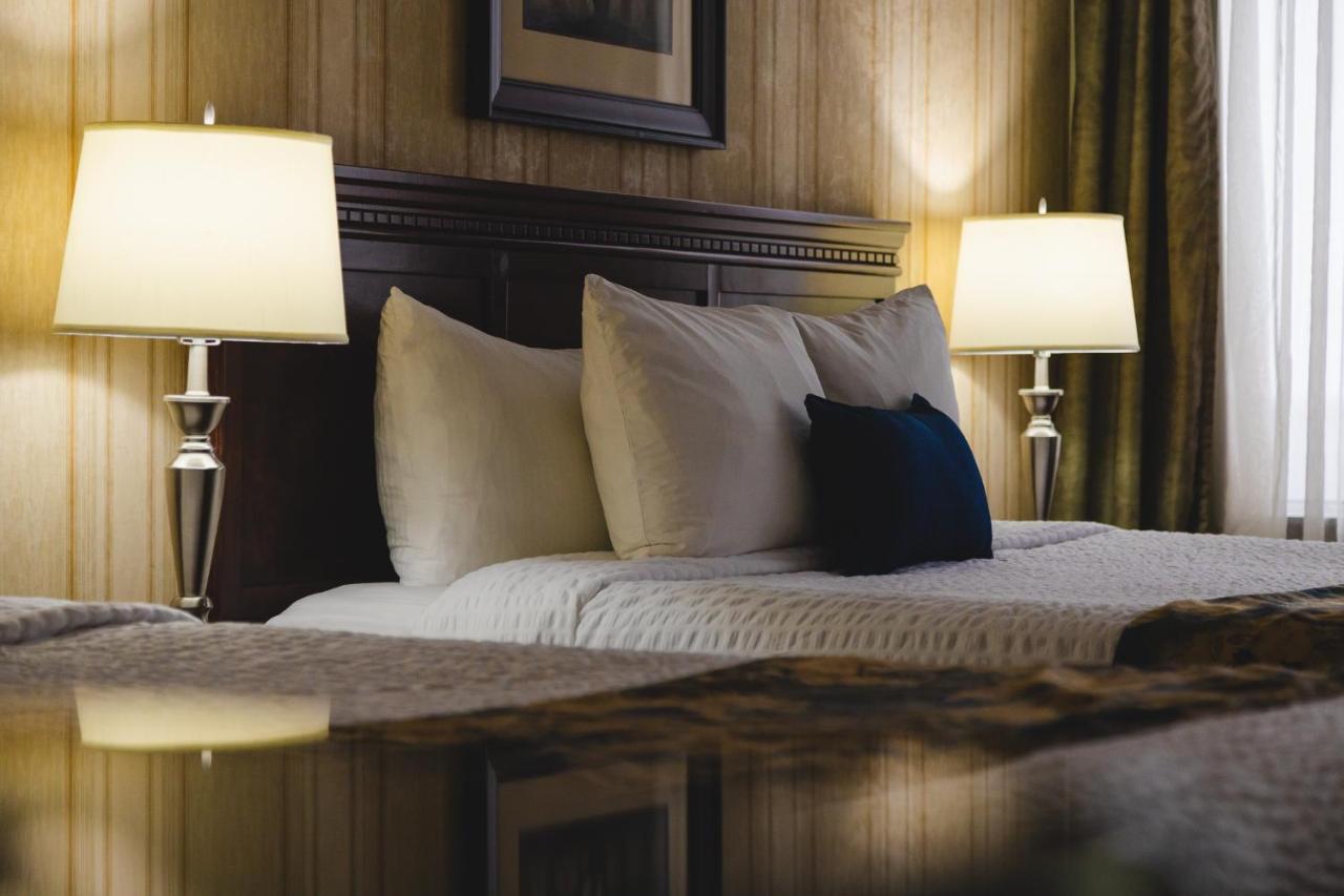 Redwood Inn & Suites Clairmont Экстерьер фото