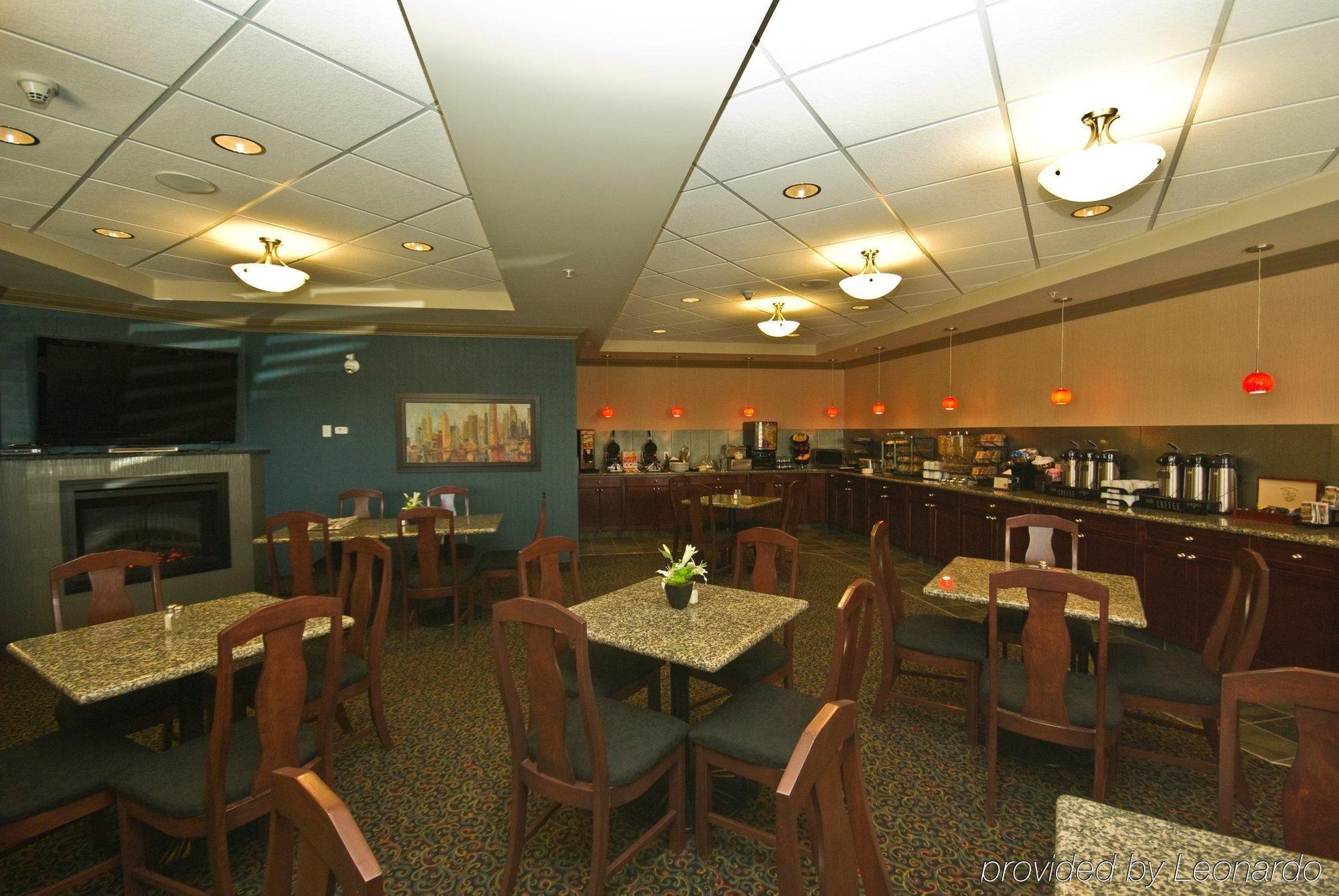 Redwood Inn & Suites Clairmont Ресторан фото