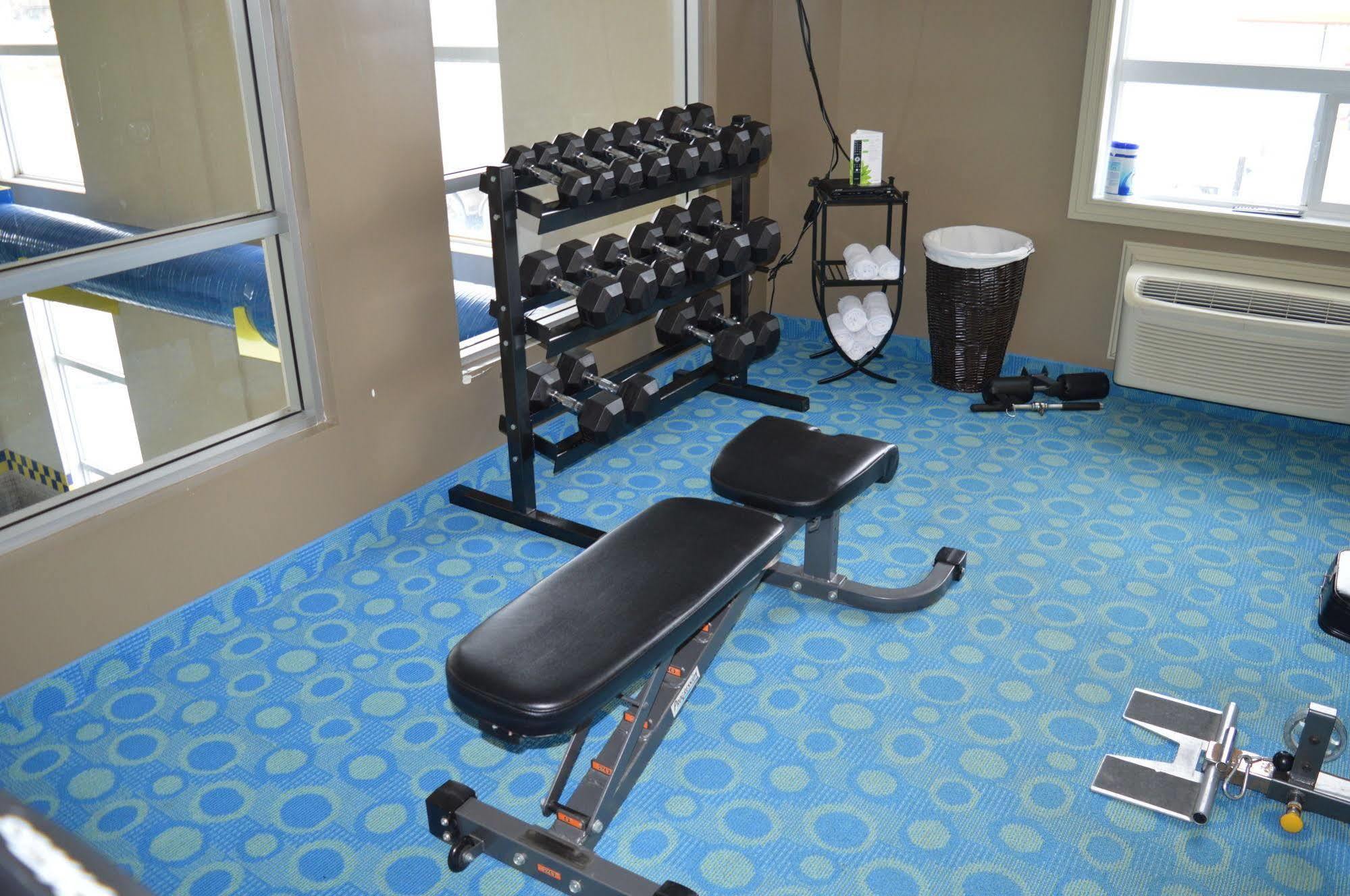 Redwood Inn & Suites Clairmont Экстерьер фото